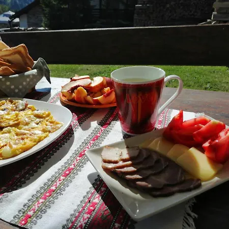 Casa Farmház Voroneț